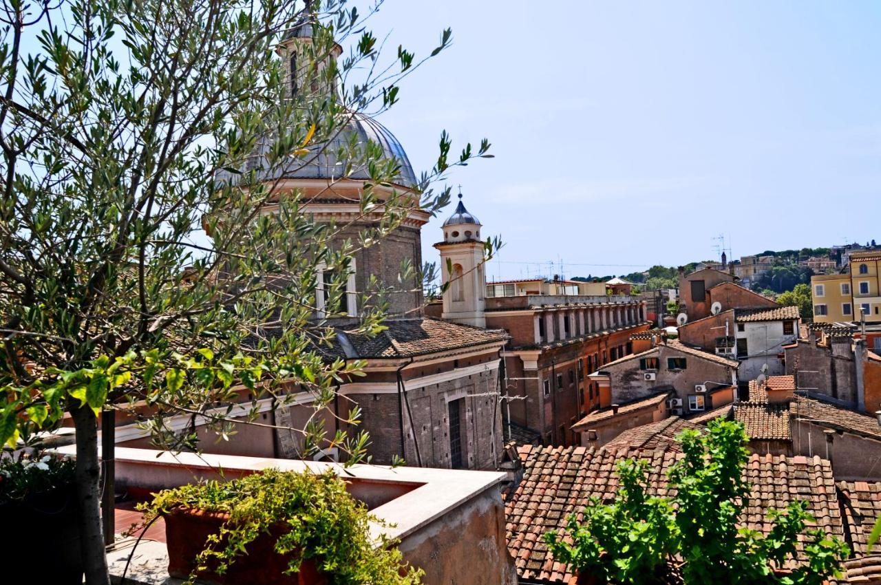 Апартаменты La Mia Casa In Campo Di Fiori Рим Экстерьер фото